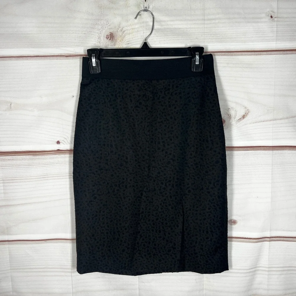 Classiques Entier Pencil Skirt Womens 2 Black Animal Print Textured Knee Length